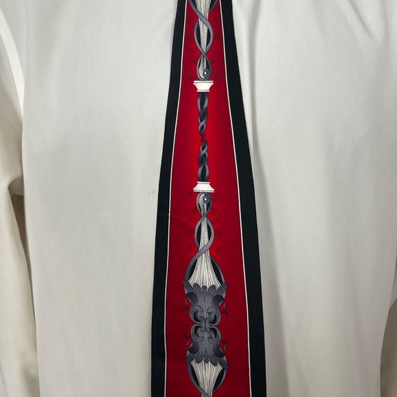 Elegant Red and Black Tie - Picture 3 of 5